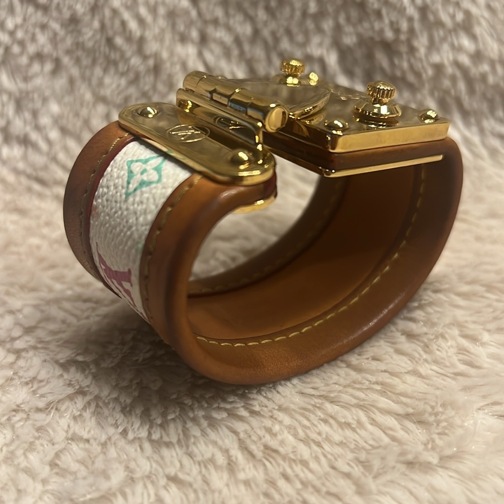 LOUIS VUITTON X TAKASHI MURAKAMI Leather Cuff Bracelet Unisex - Picture 2 of 13